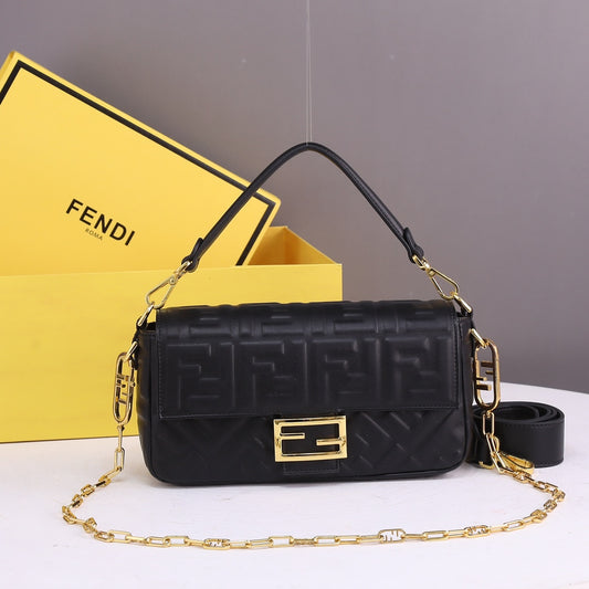 Fendi - Baguette Chain Midi